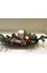 Aranjament de Crăciun cu brad natural, lumânare, flori decorative și ren din lemn