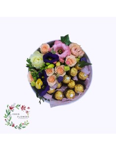 Aranjament praline și flori mixte mov